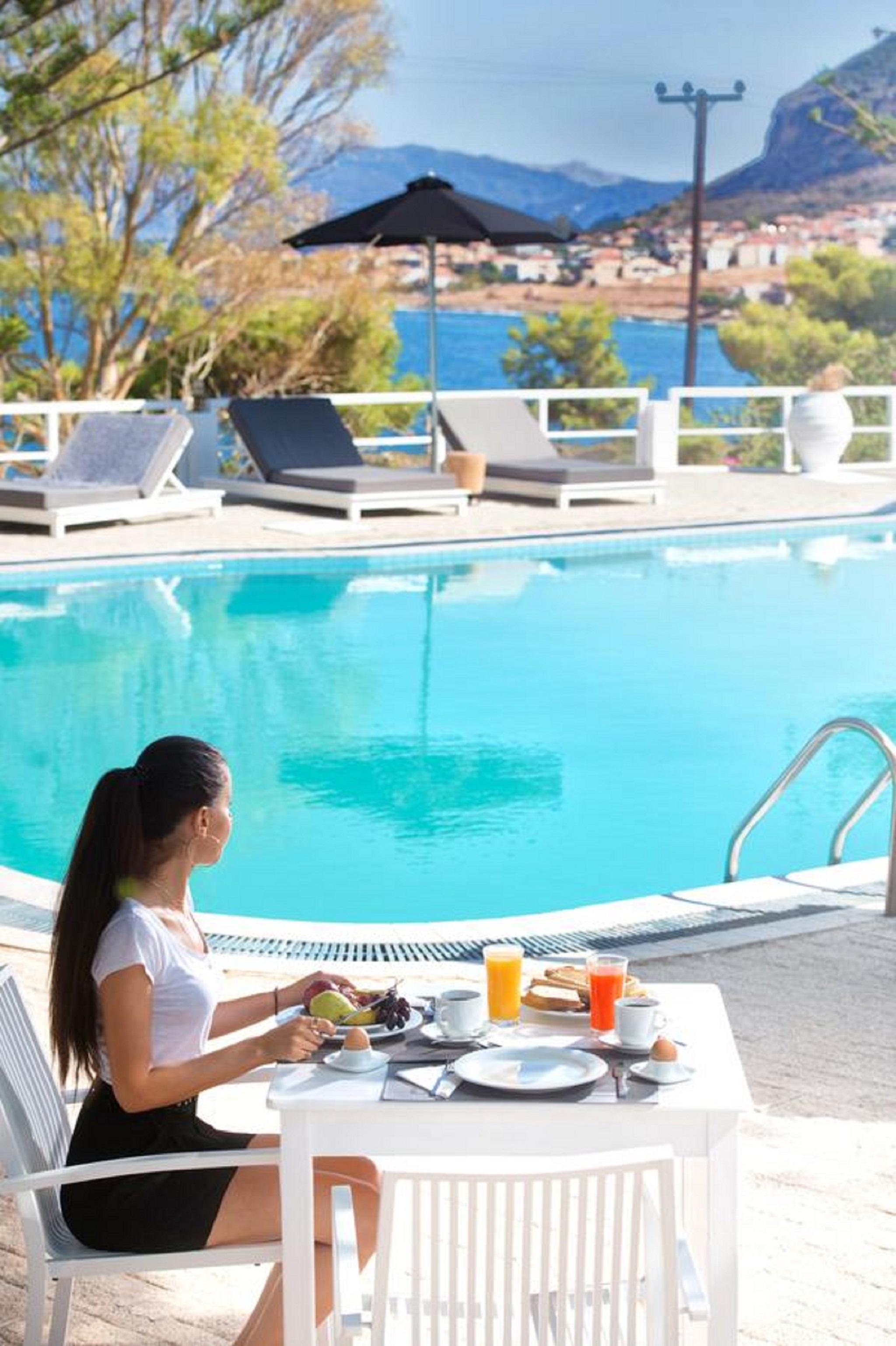 Akra Morea Hotel & Residences Монемвазия Экстерьер фото